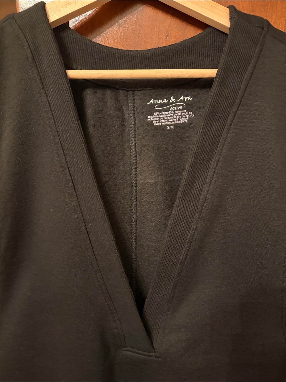 Anna & Ava Black Deep V-Neck Sleeveless Top